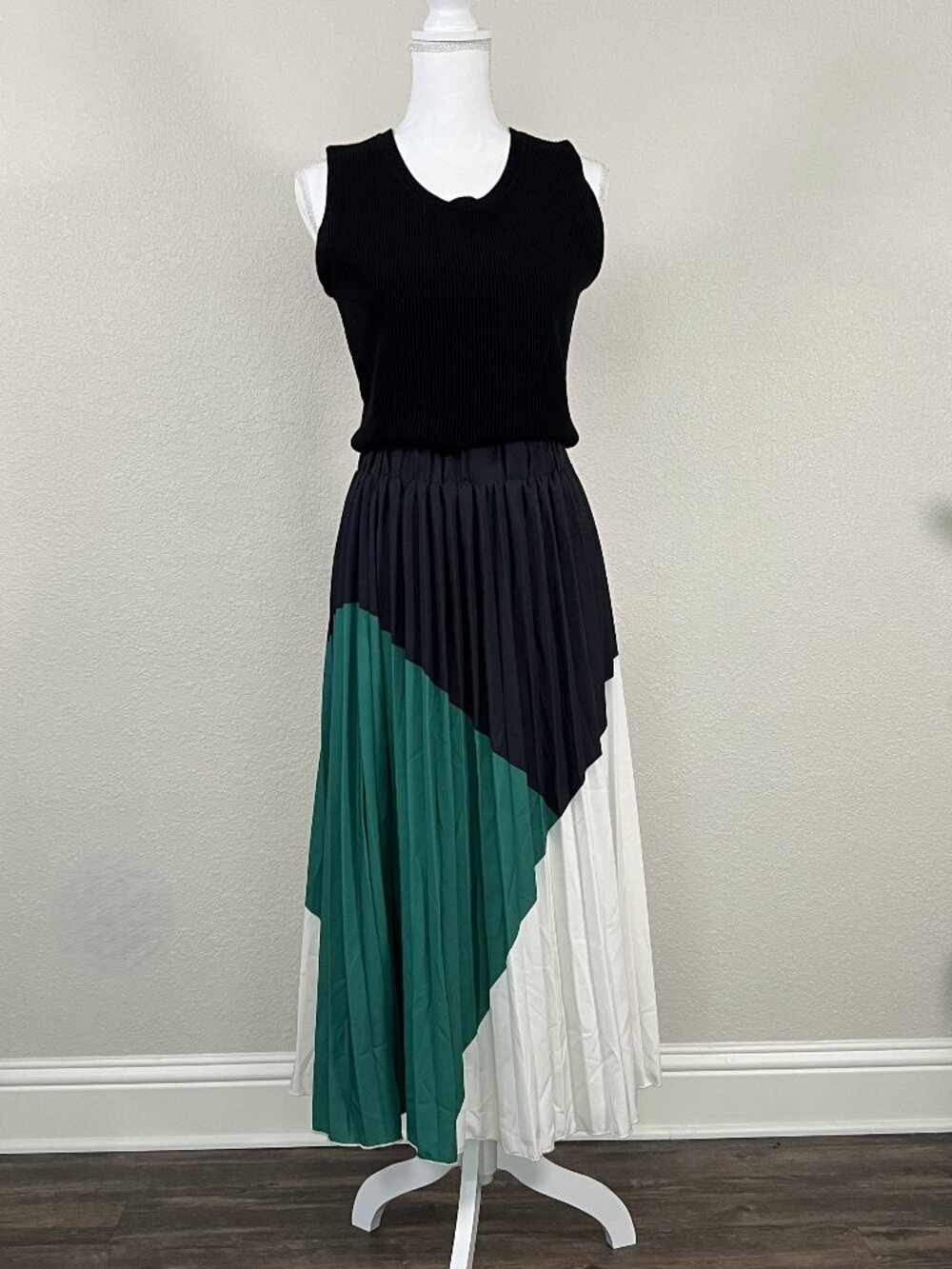 NWOT Black White Green Colorblock Pleated Midi Skirt Women’s Sz 1X Elastic Waist